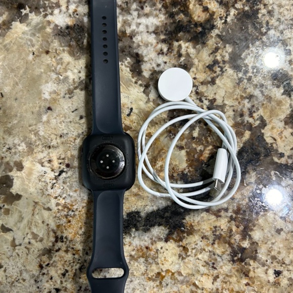 Apple Watch series 8 - Picture 1 of 2